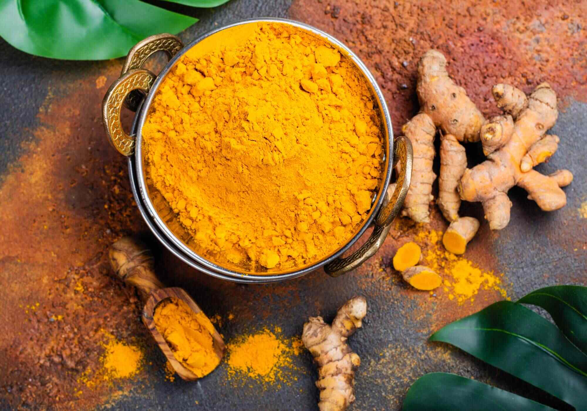 Curcuma Tumeric powder and roots
