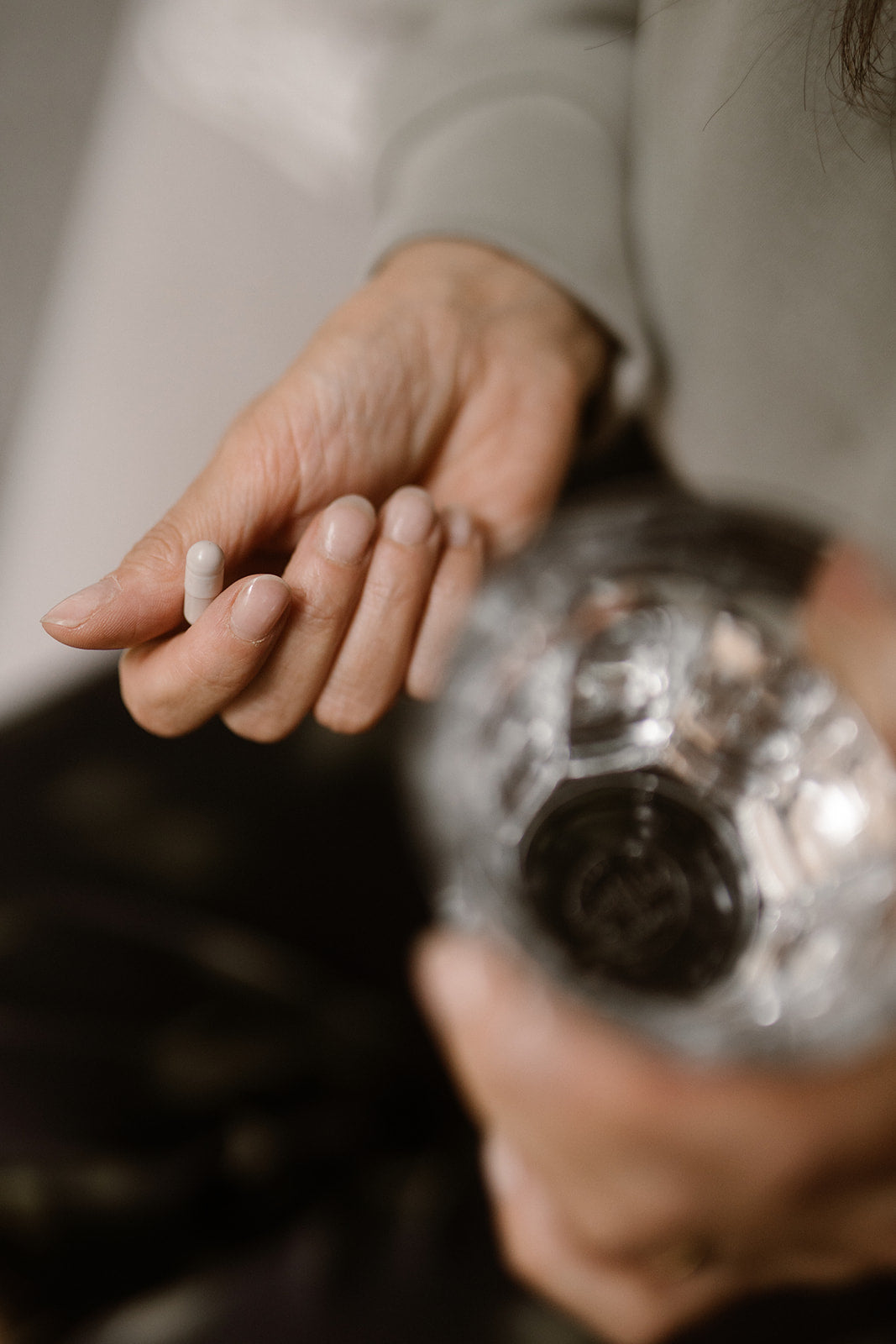 Aurum capsule in de hand